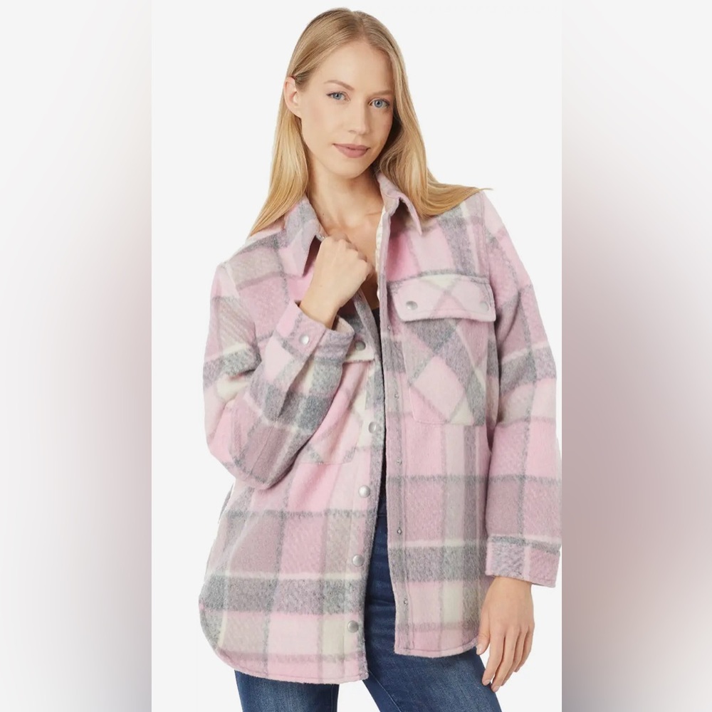 NWT Blanknyc Oversized Plaid Shirt Jacket. Size large with pockets